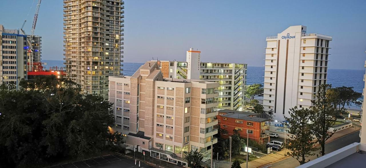 Studio 100 Meters From Beach At Surfers Paradise Hotel Gold Coast Buitenkant foto